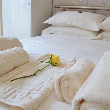 White Rose Guest House เท็นบี ภายนอก รูปภาพ